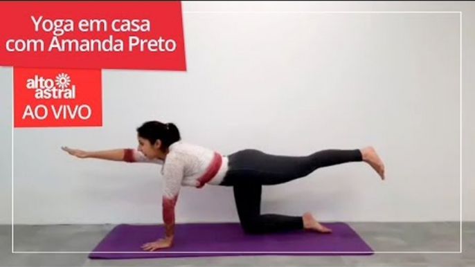 Posturas de Yoga para fazer em casa com Amanda Preto