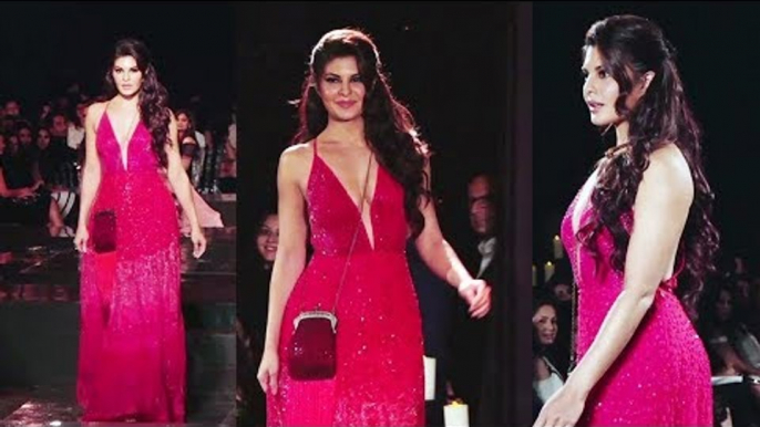 Jacqueline Fernandez LOOKS STUNNING On Ramp Walk at Fashion Show