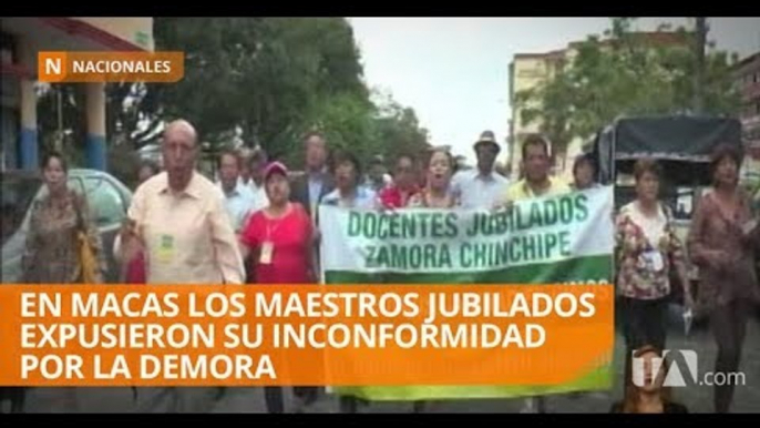 Maestros jubilados protestaron por falta de pago de su jubilación - Teleamazonas