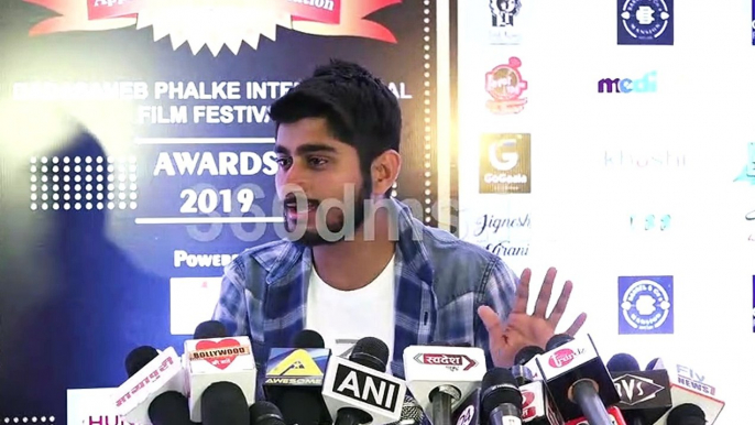 Bigg Boss Fame Deepak Thakur attend Dadasaheb Phalke Awards 2019