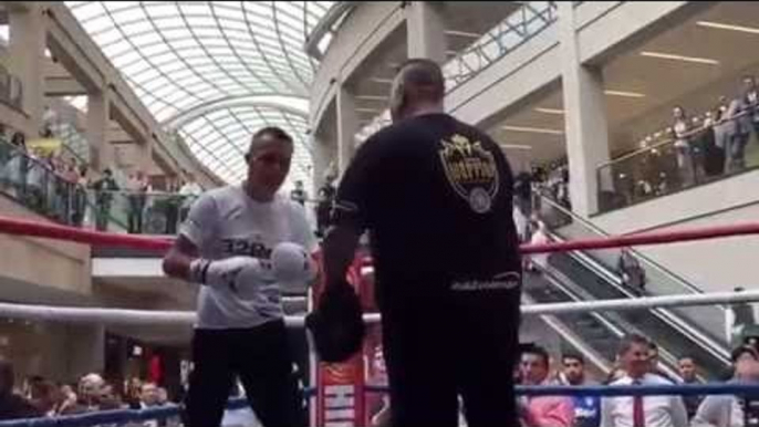 LEEDS RUMBLE! - JOSH WARRINGTON PAD WORKOUT IN FRONT OF LEEDS FANS / WARRINGTON v HYLAND