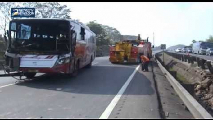 Diduga Ugal ugalan, Sopir Bus Tabrak Median Jalan di Tol Jakarta Merak