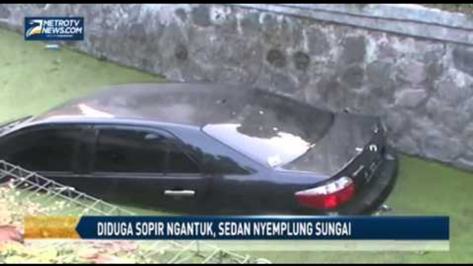 Diduga Sopir Ngantuk, Sedan Nyemplung Sungai