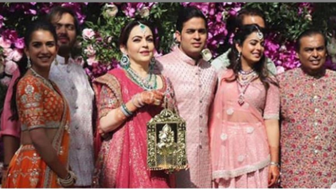 Akash Ambani & Shloka Wedding: Mukesh Ambani, Nita Ambani & Isha Ambani Reach; Watch Video FilmiBeat