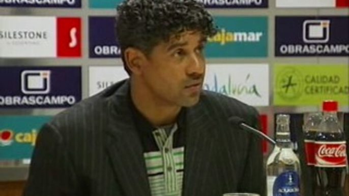 Rijkaard asegura que "es una lástima" marcar dos goles fuera de casa y no ganar el partido