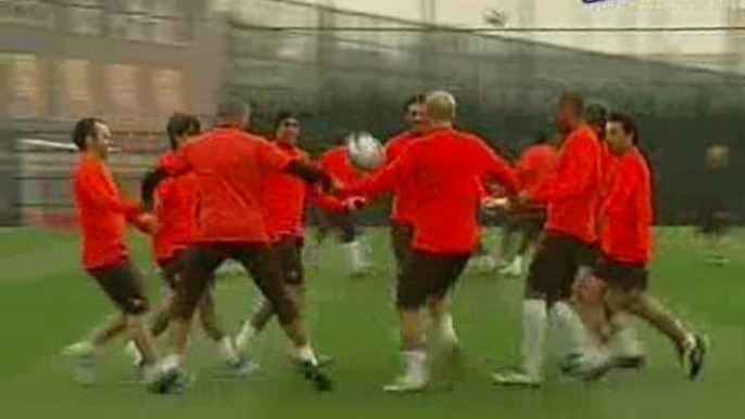 Buen rollo en el entrenamiento del Barça