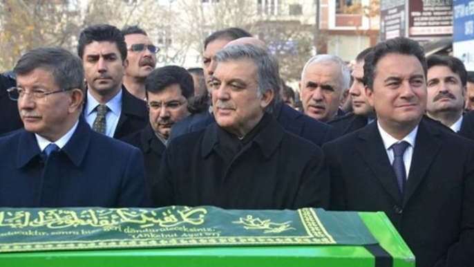 Abdullah Gül'den Yeni Parti Kuracağı Konuşulan Babacan ve Davutoğlu'na Talimat: Bekleyin