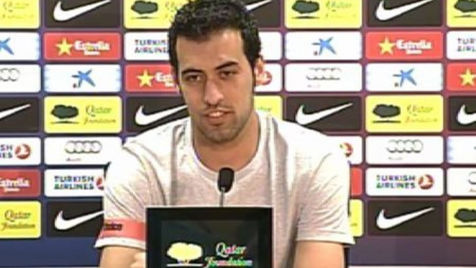 Busquets da un toque a Mourinho