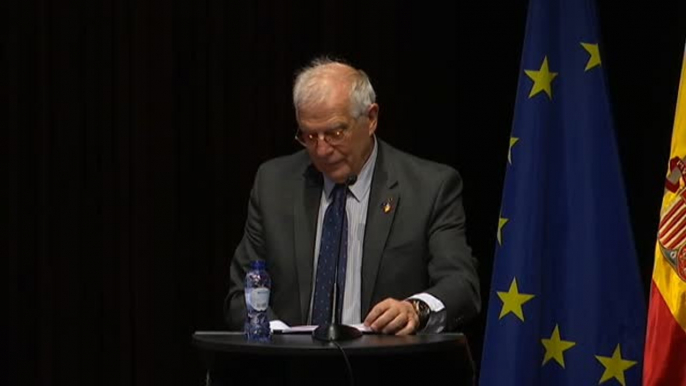 Borrell ironiza sobre el boicot: "Estoy muy contento de estar en una reunión convocada por la extrema derecha, Sociedad Civil Catalana"