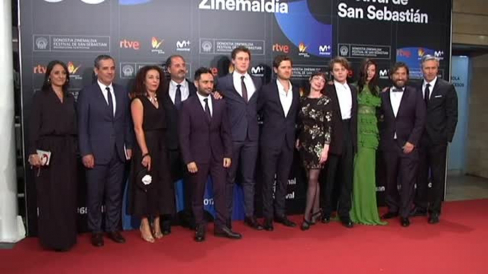 Los protagonistas de 'El Secreto de Marrowbone' pisan la alfombra roja de San Sebastián