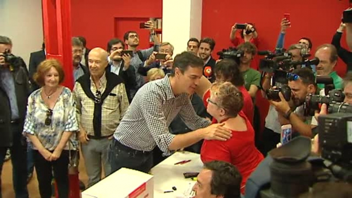 Pedro Sánchez vota en las primarias del PSOE