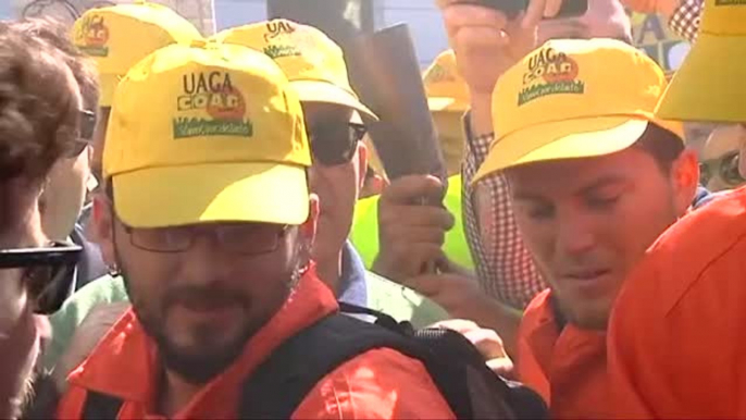 Los agricultores increpan a Echenique durante una manifestación en Zaragoza