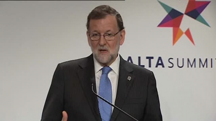 El presidente del Gobierno tiende la mano al diálogo con Cataluña siempre que se "cumpla la ley"
