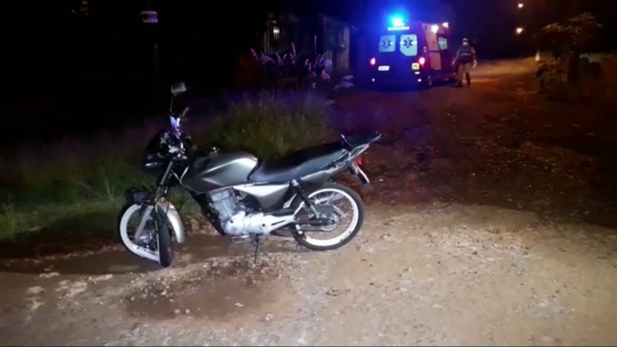 Homem sofre queda de moto no Bairro Interlagos