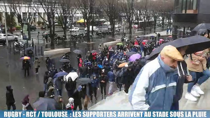 RCT-Toulouse : arrivée des supporters au stade Vélodrome sous la pluie