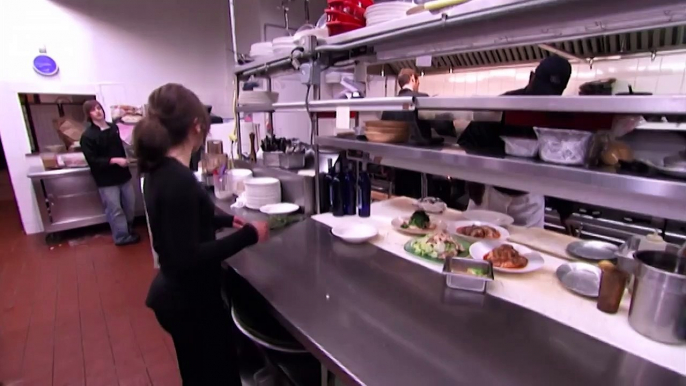 ถ้าในครัวยังเล่นกันแบบนี้แล้วร้านจะรอดไหม Kitchen Nightmares เชฟโหดครัวสุดห่วย ซีซั่น 1 ตอนที่ 9 พากย์ไทย