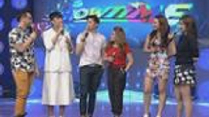 It's Showtime hosts choose between "Mahal Ko o Mahal Ako"