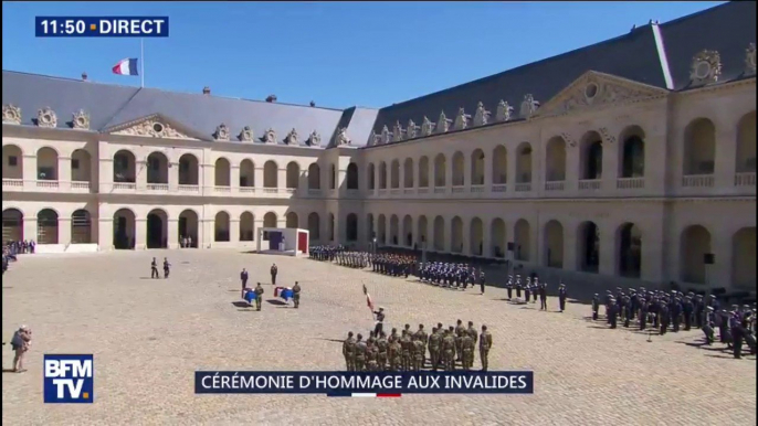 Hommage aux soldats tués au Burkina Faso: le drapeau quitte la cour des Invalides