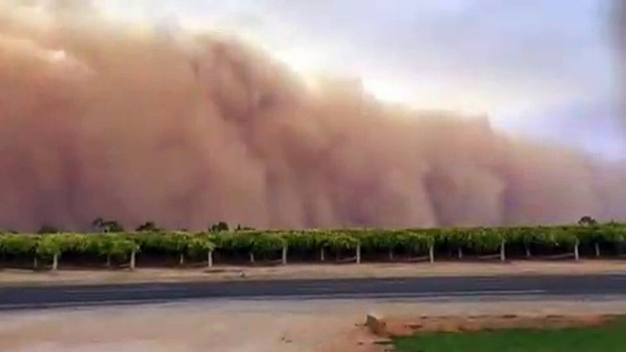 Une immense tempête de sable capturée par des caméras