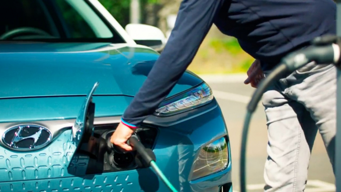 VÍDEO: coche eléctrico, los mejores consejos para conducirlo correctamente