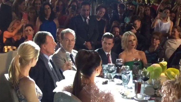 Enrique Peña Nieto y Tania Ruiz en una boda junto a Julio Iglesias