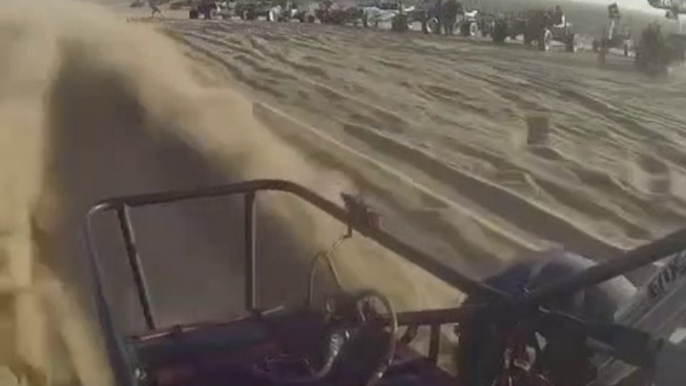 Ce buggy a un moteur de Tesla sous le capot... Machine imbattable