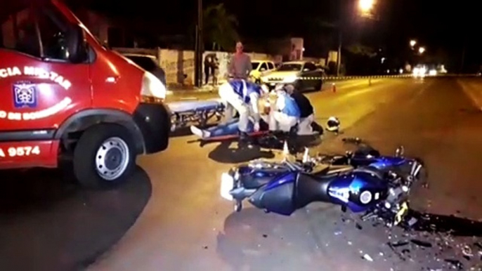 Motociclista tem lesões graves ao bater com caminhonete