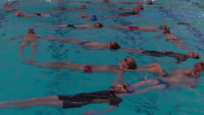 Comme dans le "Grand Bain", ces quadras vont participer à une compétition de natation synchronisée