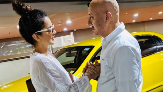 Kangana Ranaut meets Anupam Kher at Mumbai Airport, Anupam shares feeling for her | FilmiBeat