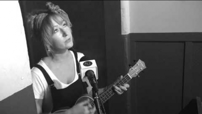Alana Wilkinson "Show You Mine" Live & Acoustic (The AU Sessions)