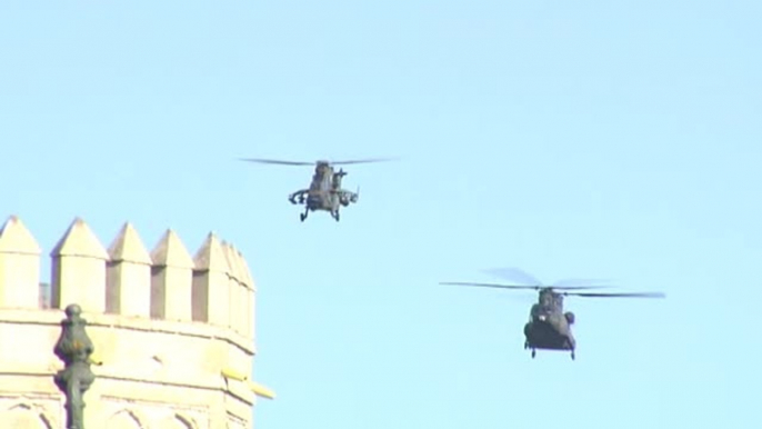 Sevilla disfruta de las exhibiciones por el Día de las Fuerzas Armadas