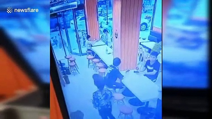 Pregnant woman throws hot food over baby after having dispute at restaurant in China