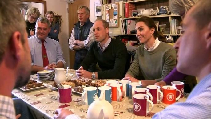 Duke and Duchess of Cambridge try sheep shearing