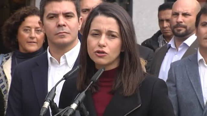 Arrimadas acusa a Sánchez de dar privilegios a los independentistas en prisión para seguir en Moncloa