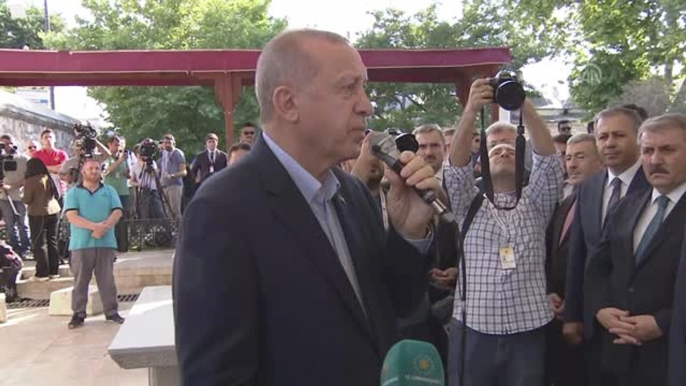 Erdoğan: "Bunlar, Mısır'ın seçilmiş ilk Cumhurbaşkanı Mursi'nin naaşından korkacak kadar hafiftir"