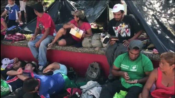 Miles de migrantes hondureños prosiguen su marcha hacia EE.UU.