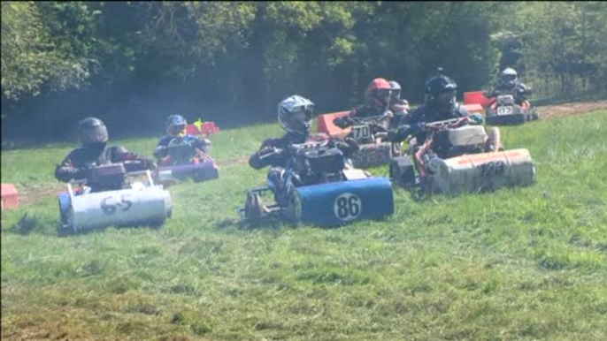 Arranca la temporada de carreras con máquinas cortacésped en Reino Unido