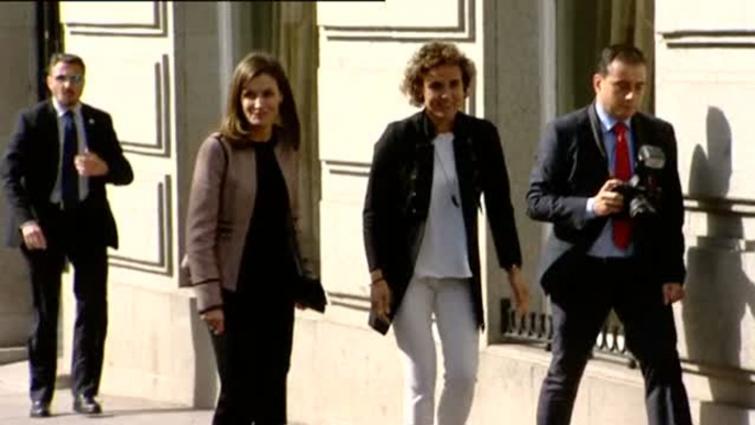 Letizia llega sonriente a su primer acto tras el desencuentro público con la reina Sofía