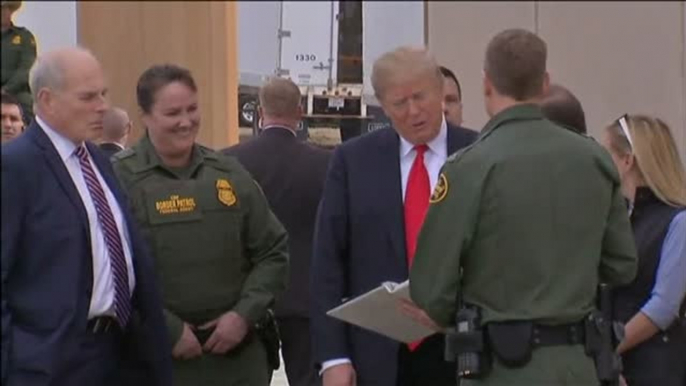 Donald Trump elige el prototipo de muro que más le gusta para la frontera con México