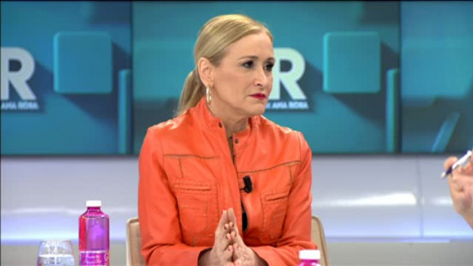 Cifuentes sobre el 8M: "Mi gesto es trabajar para reducir esa brecha salarial"