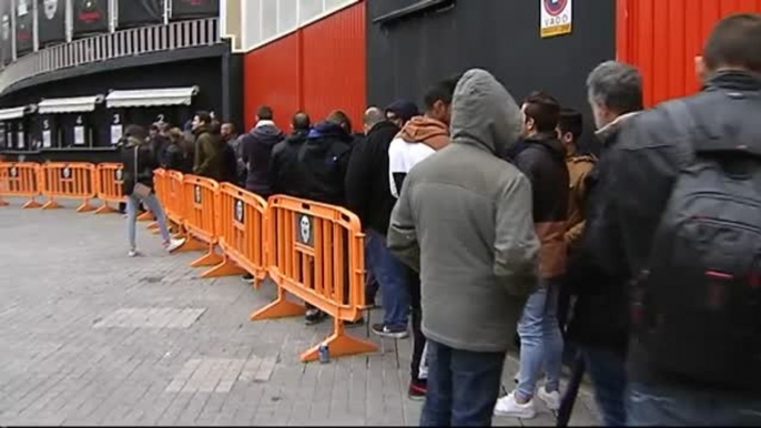 Mestalla ya prepara la remontada de los suyos ante el Barcelona