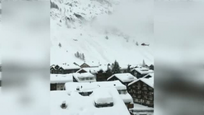 Las autoridades recomiendan no salir de los hoteles en los Alpes suizos ante el riesgo de avalanchas