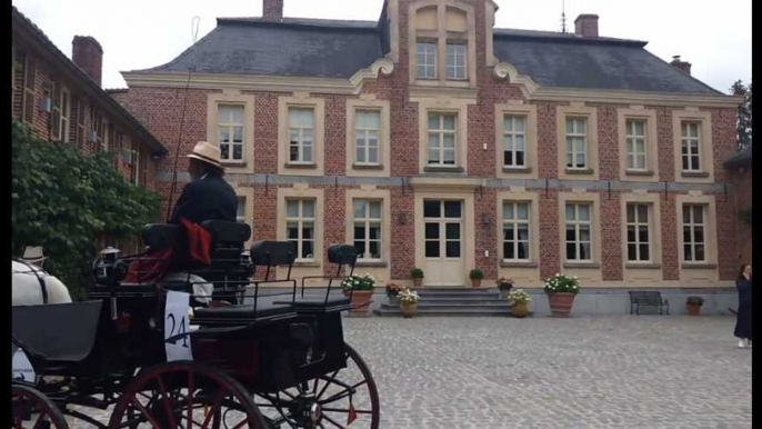 Défilé de calèches au château de Willy Naessens