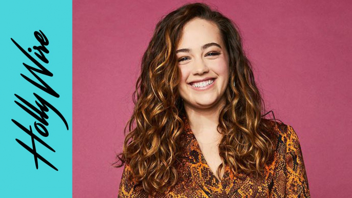 Mary Mouser From "Cobra Kai" Tells Hilarious Orlando Bloom Story At Comic Con!