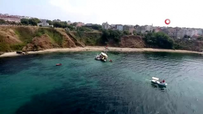 - Sinop'ta gezi teknesi karaya oturdu- Sinop'ta karaya oturan teknedeki vatandaşlar tahliye edildi