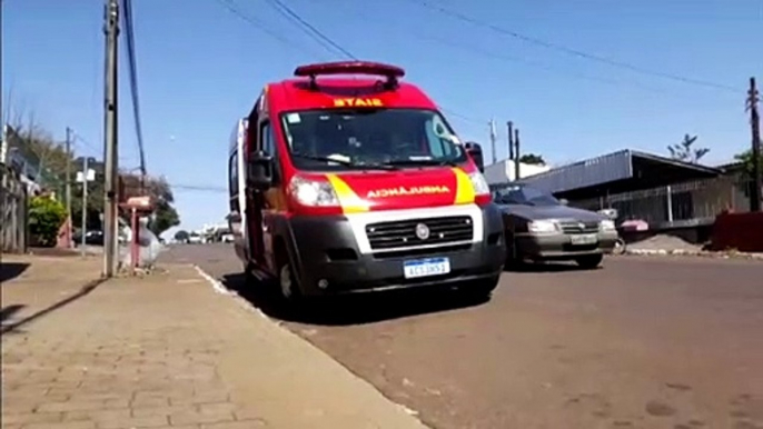 Pai e filho ficam feridos em acidente na Avenida Papagaios, em Cascavel