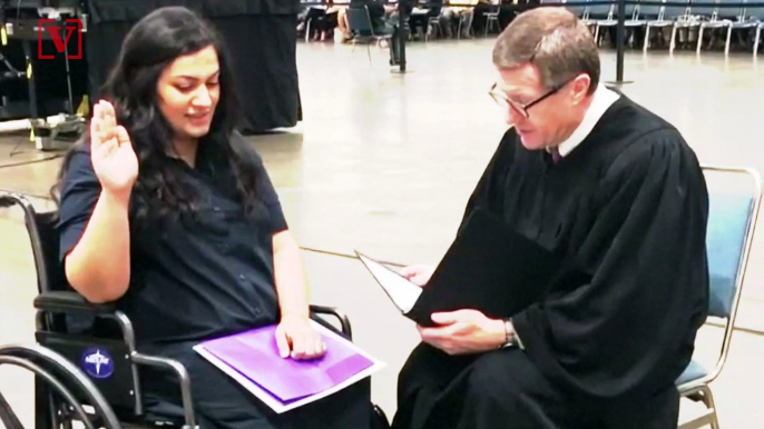 Judge Does Impromptu Citizenship Oath For Pregnant Woman Having Contractions