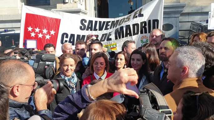 Agricultores leen manifiesto frente al Ministerio de Agricultura