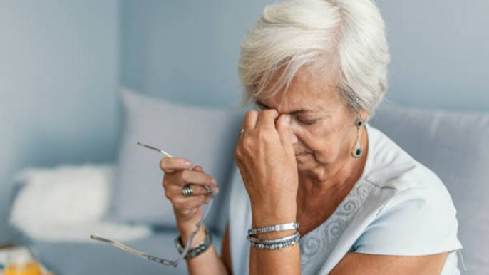 Necesitar dormir mucho la siesta podría estar relacionado con el Alzheimer