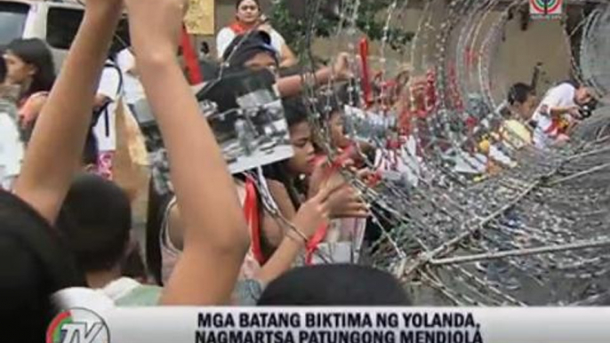 Children among 'Yolanda' survivors at protest over gov't response